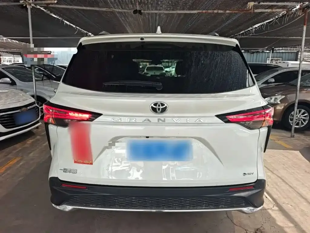 Toyota Granvia — фото 7