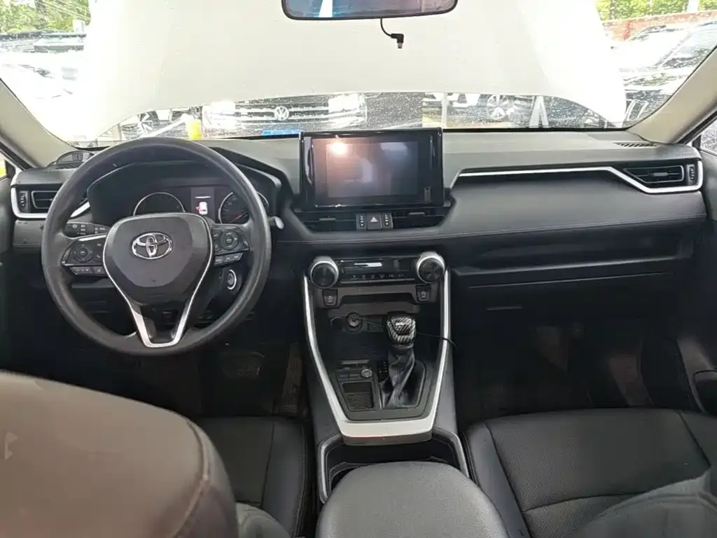 Toyota RAV4 — фото 4
