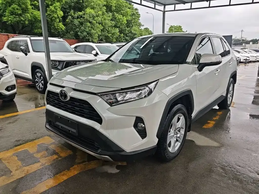 Toyota RAV4 — фото 9