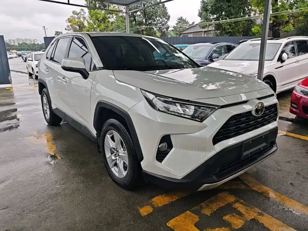 Toyota RAV4 — фото 5