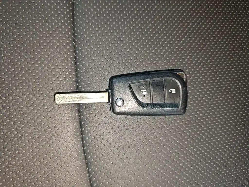 Toyota RAV4 — фото 10