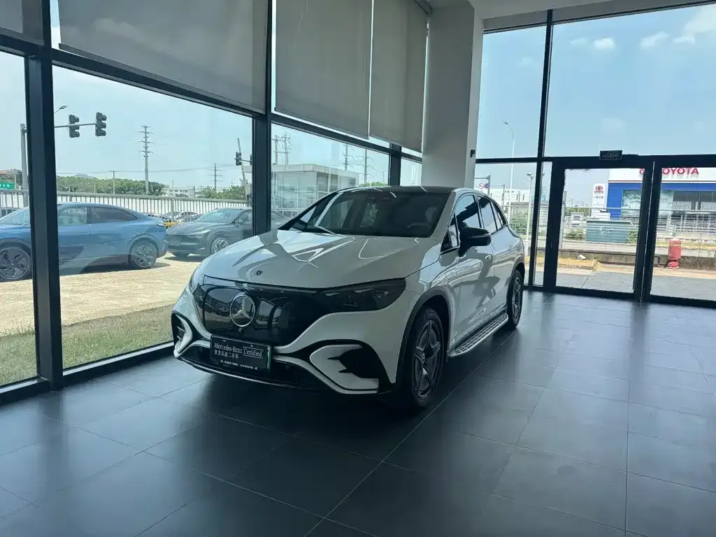 Mercedes-Benz EQE SUV — фото 1