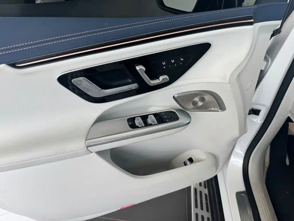 Mercedes-Benz EQE SUV — фото 3