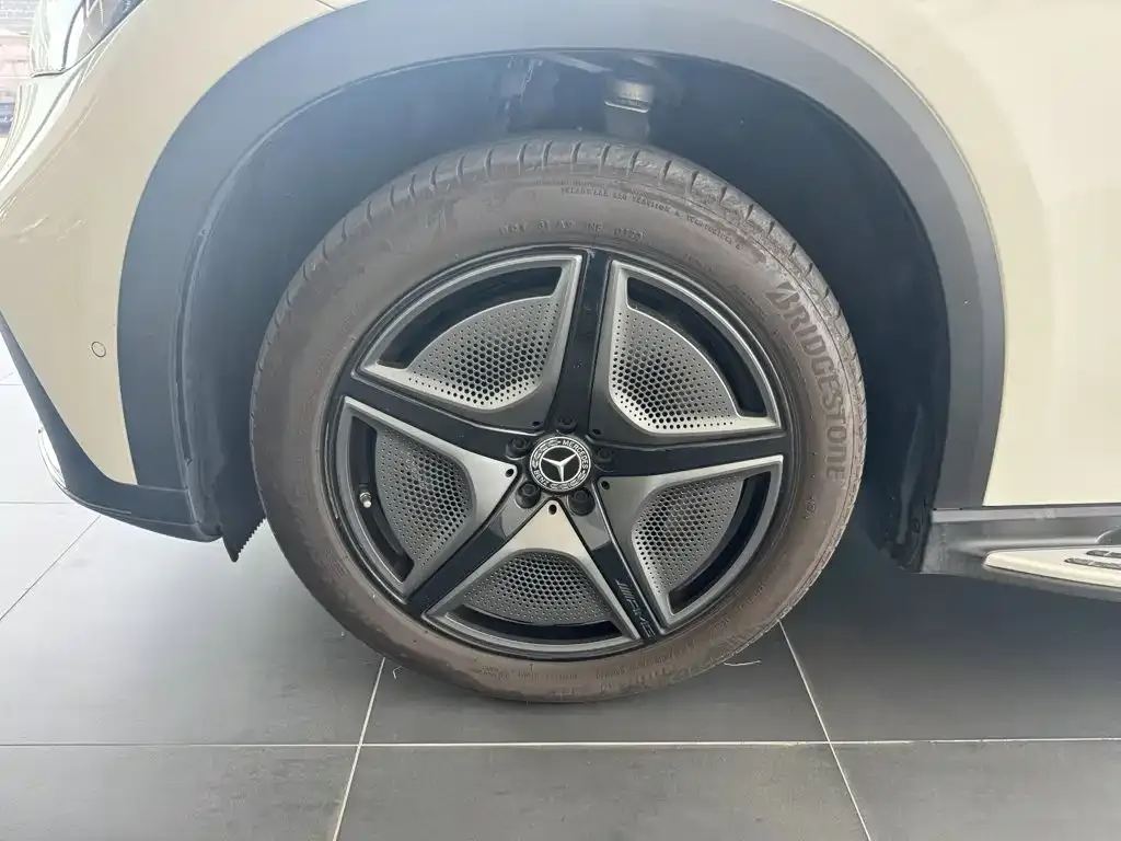 Mercedes-Benz EQE SUV — фото 4