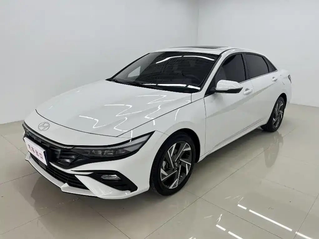 Hyundai Elantra — фото 1
