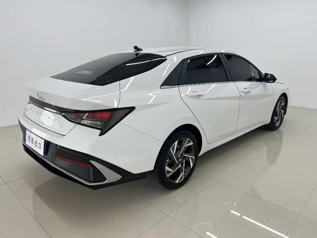 Hyundai Elantra — фото 3