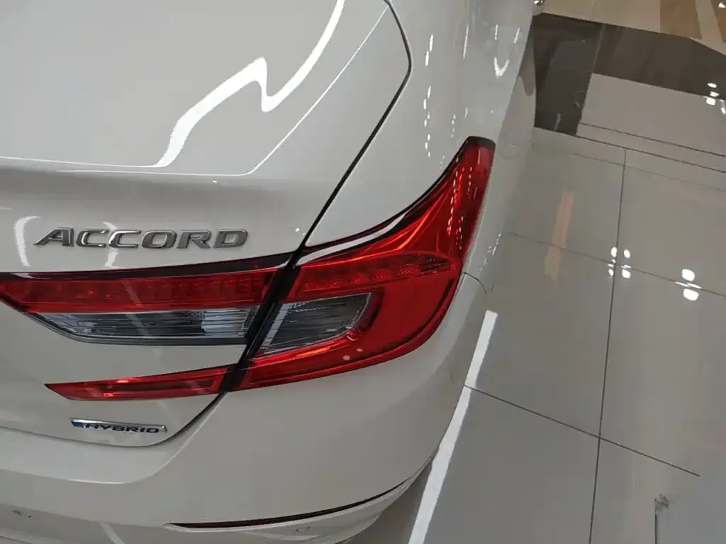 Honda Accord — фото 10