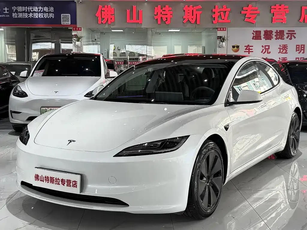 Tesla Model 3 — фото 1