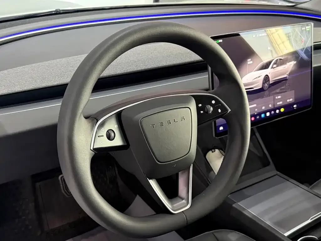 Tesla Model 3 — фото 3