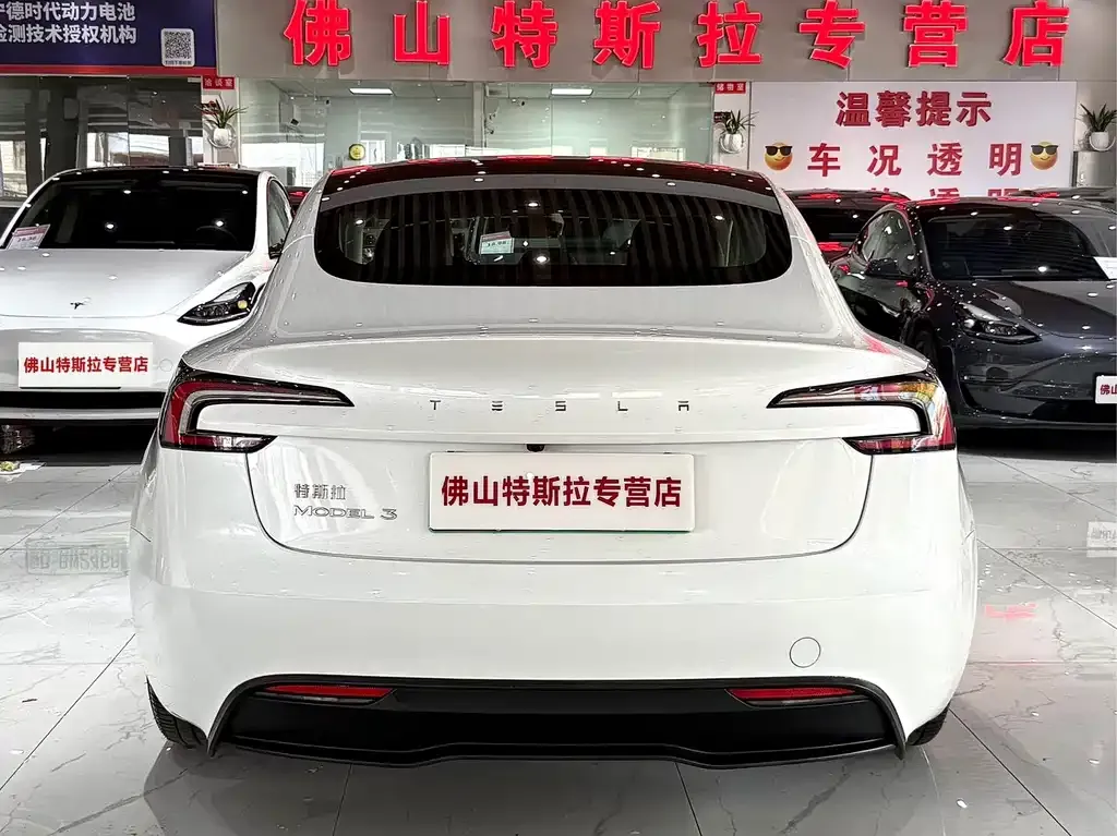 Tesla Model 3 — фото 7