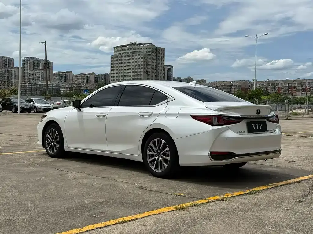 Lexus ES — фото 8