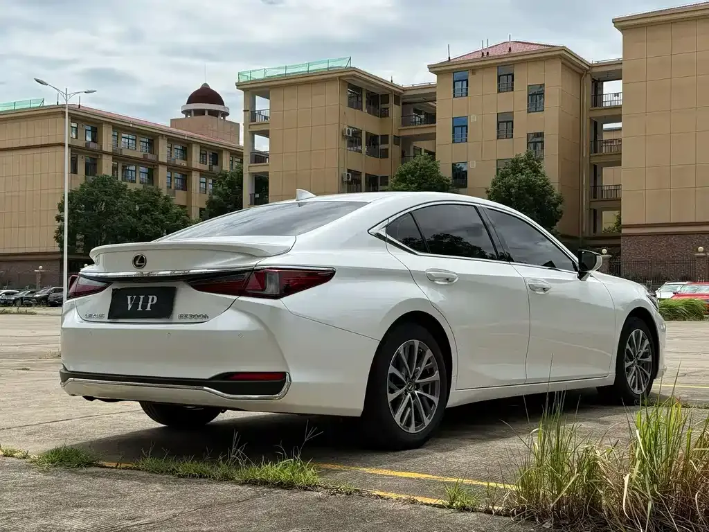 Lexus ES — фото 3