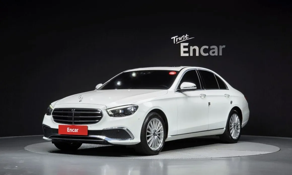 Mercedes-Benz E-Class — фото 1