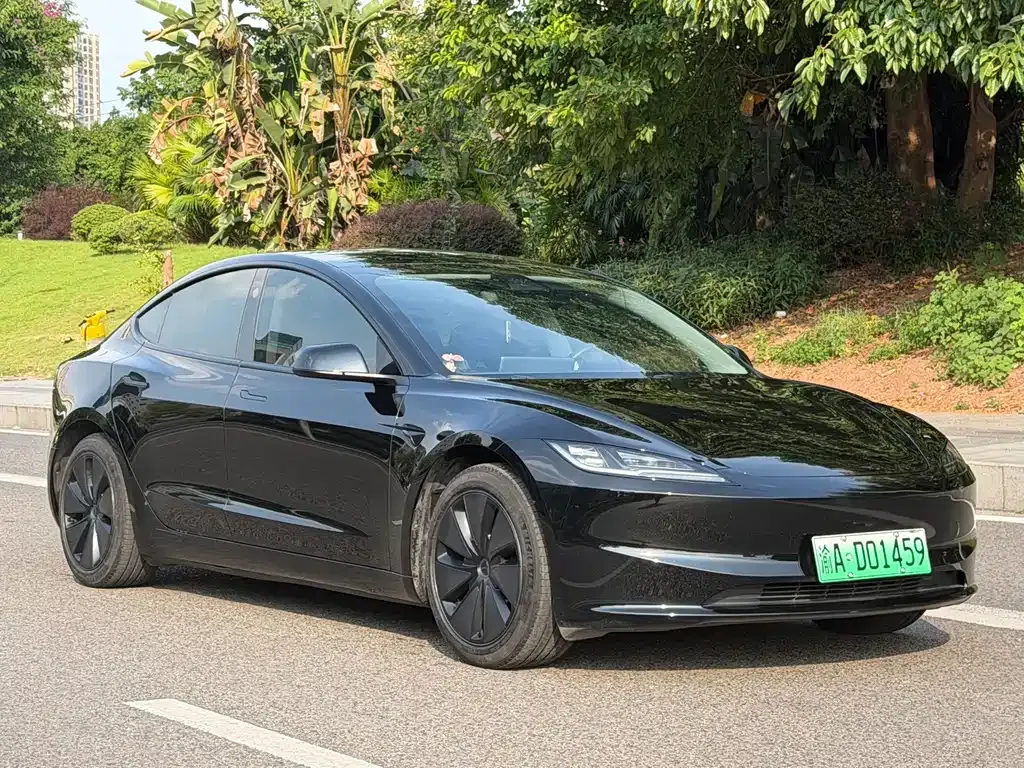 Tesla Model 3 — фото 10