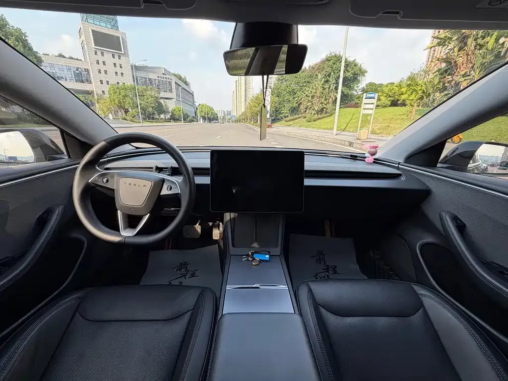 Tesla Model 3 — фото 4