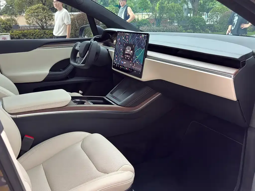 Tesla Model X — фото 4
