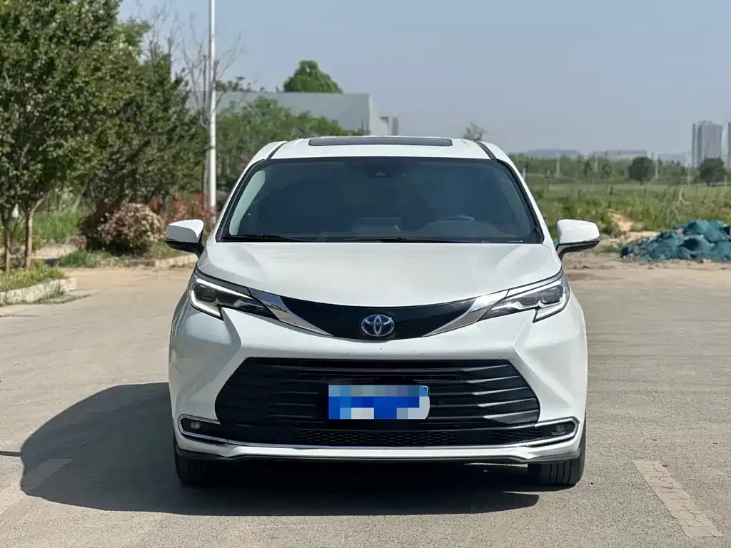 Toyota Sienna — фото 9