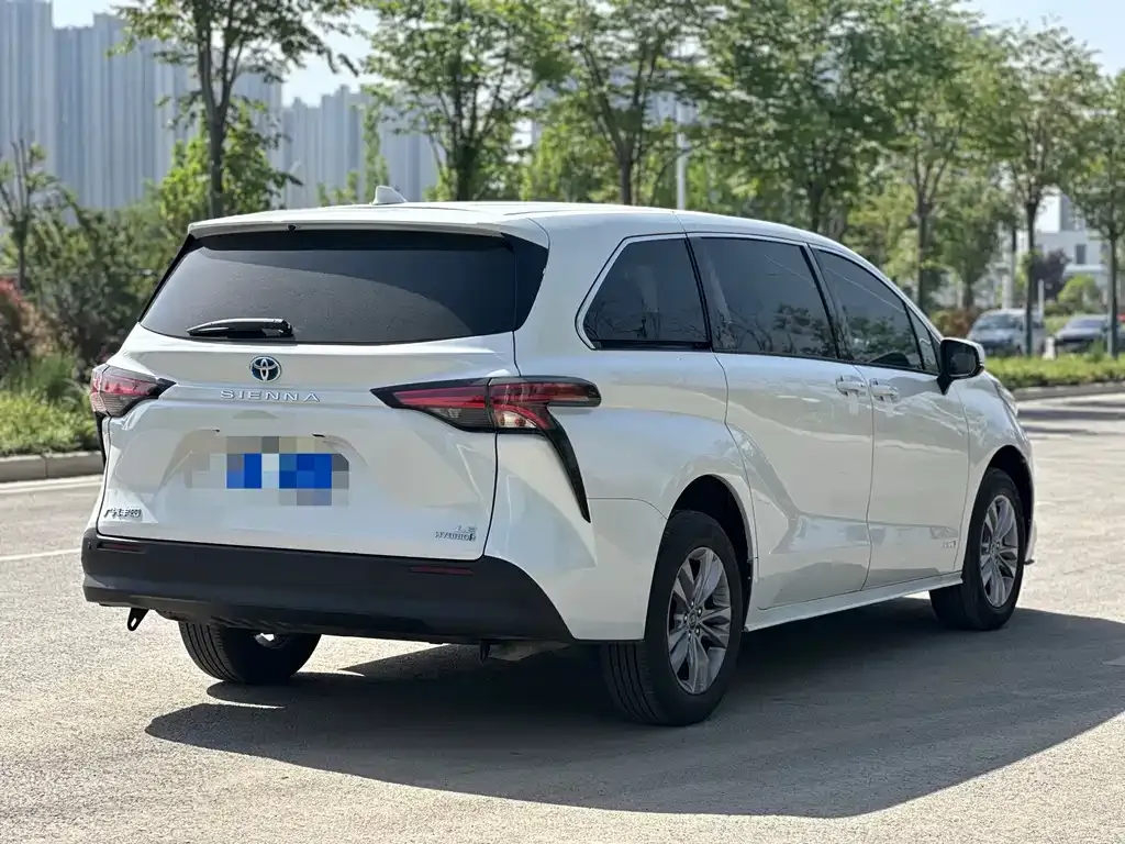 Toyota Sienna — фото 5