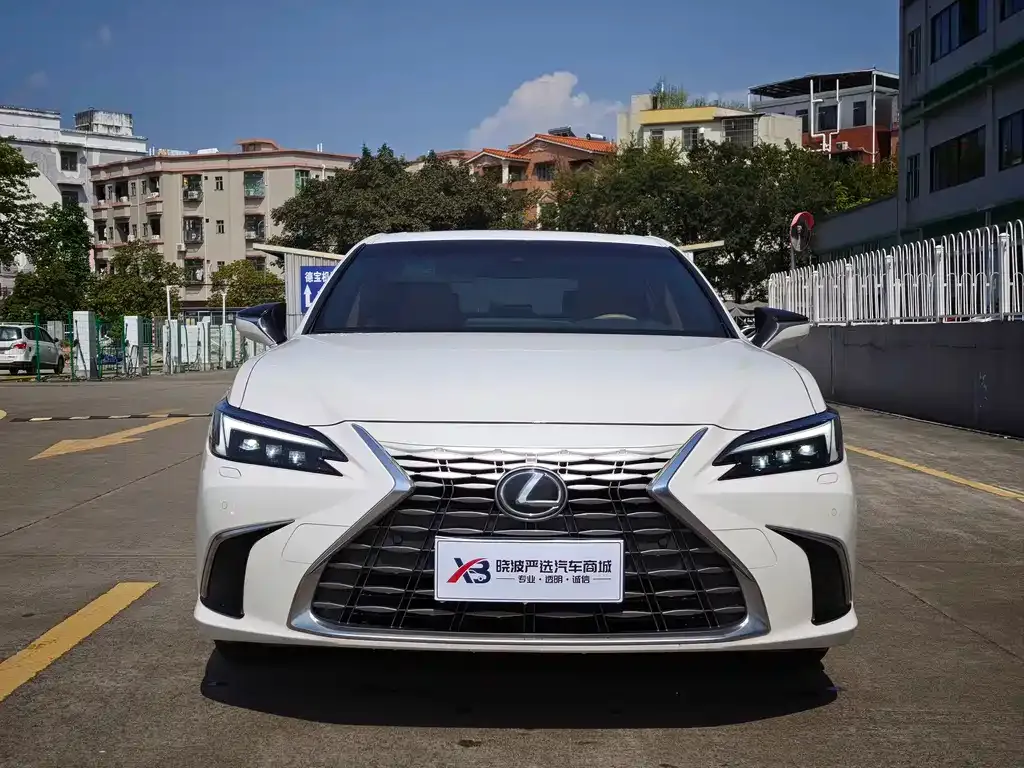 Lexus ES — фото 10