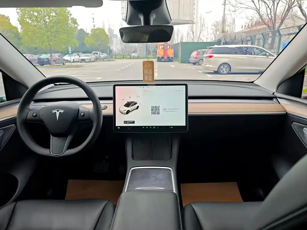 Tesla Model Y — фото 3