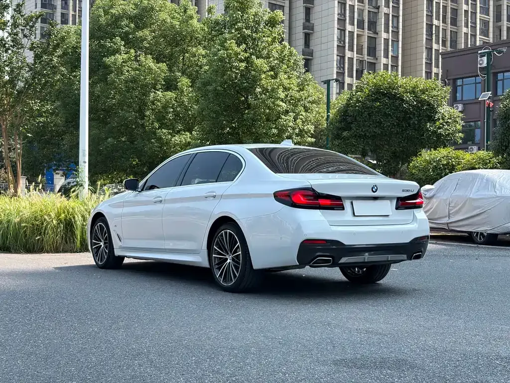 BMW 5 Series — фото 9