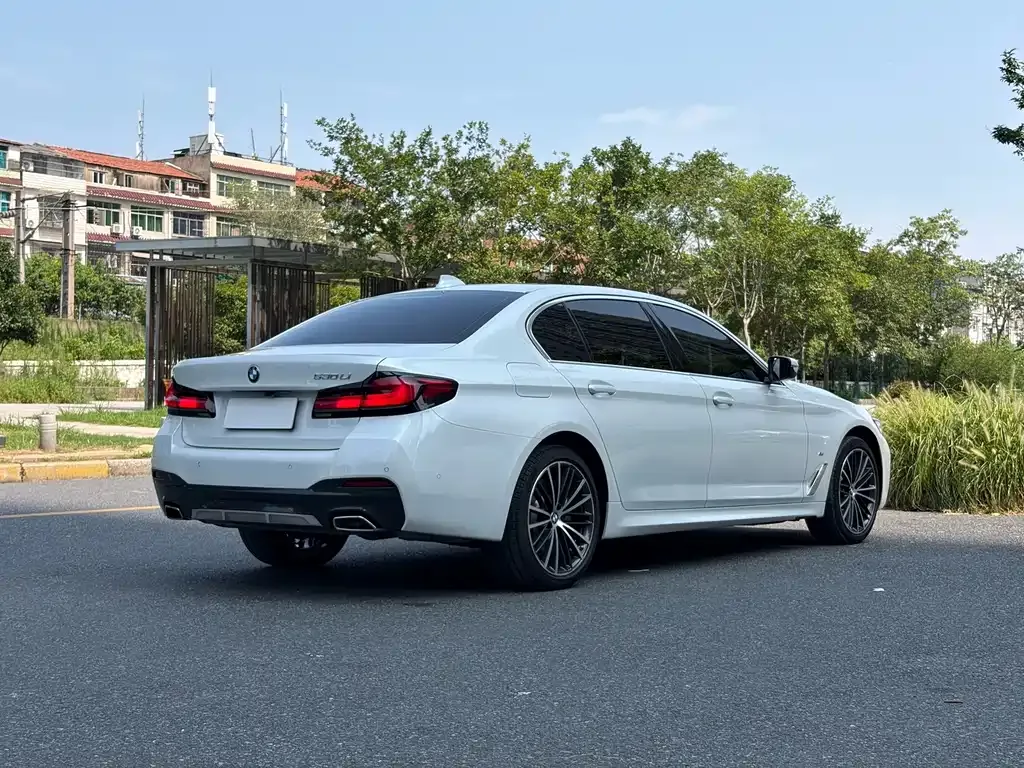 BMW 5 Series — фото 10