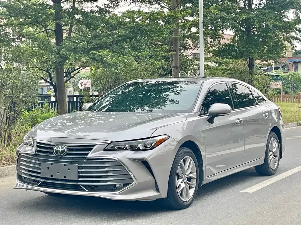 Toyota Avalon — фото 1