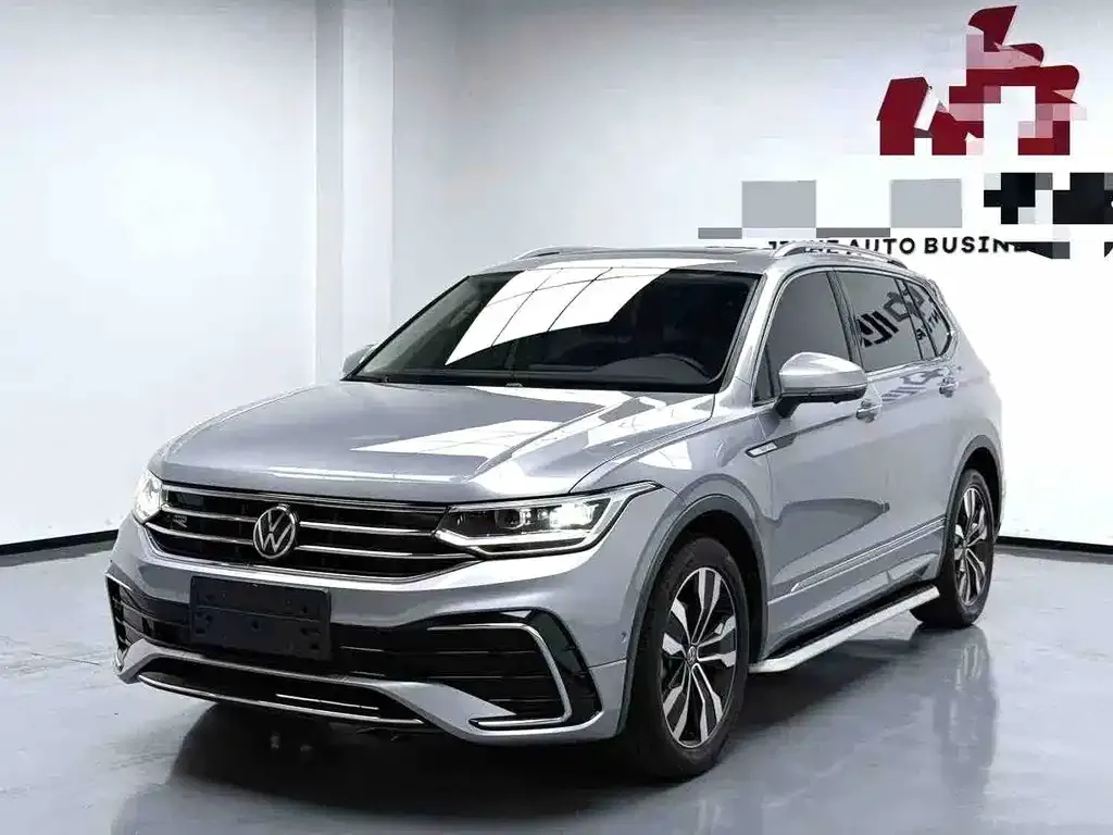 Volkswagen Tiguan L — фото 1