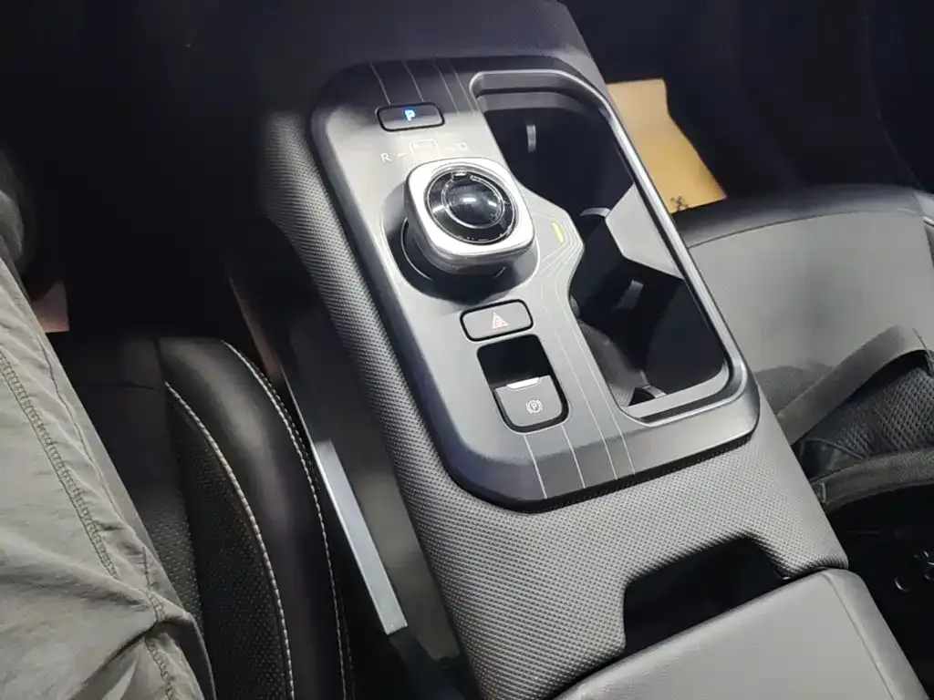 Toyota bZ5 — фото 10