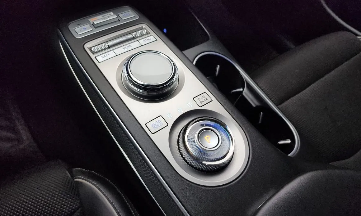 Genesis GV70 — фото 10