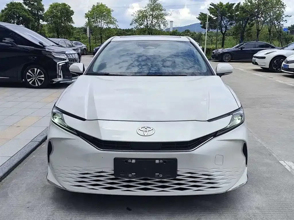 Toyota Camry — фото 3