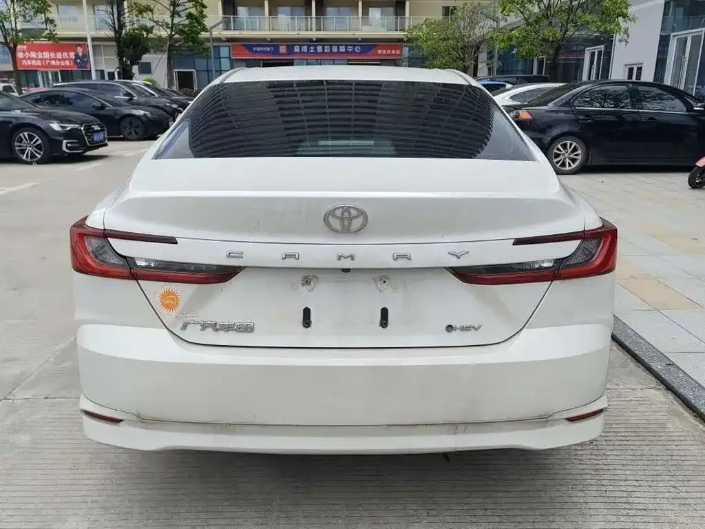 Toyota Camry — фото 5