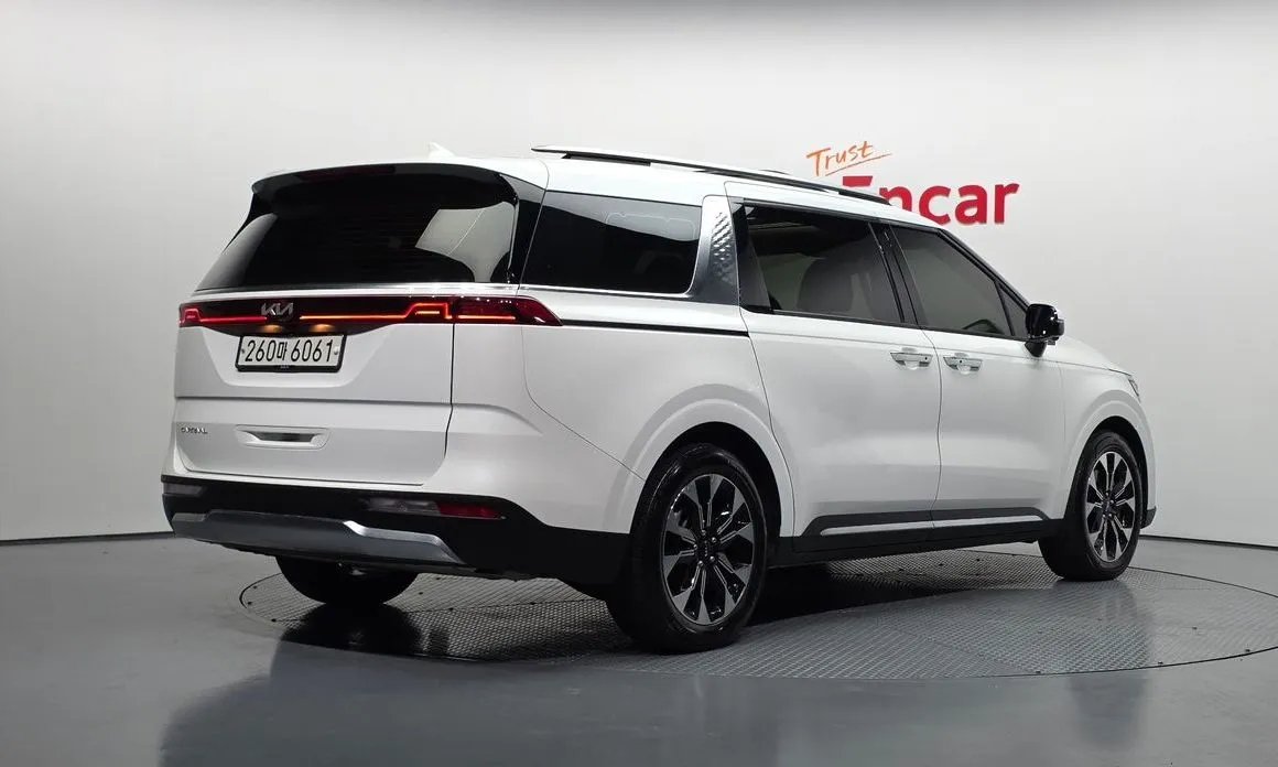 Kia Carnival — фото 4