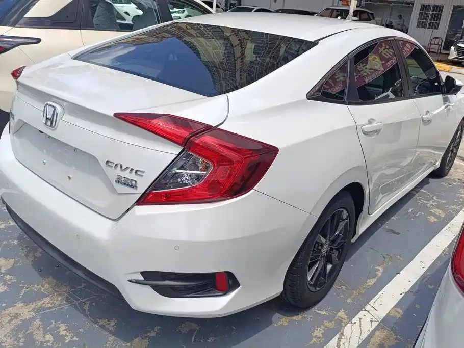 Honda Civic — фото 7