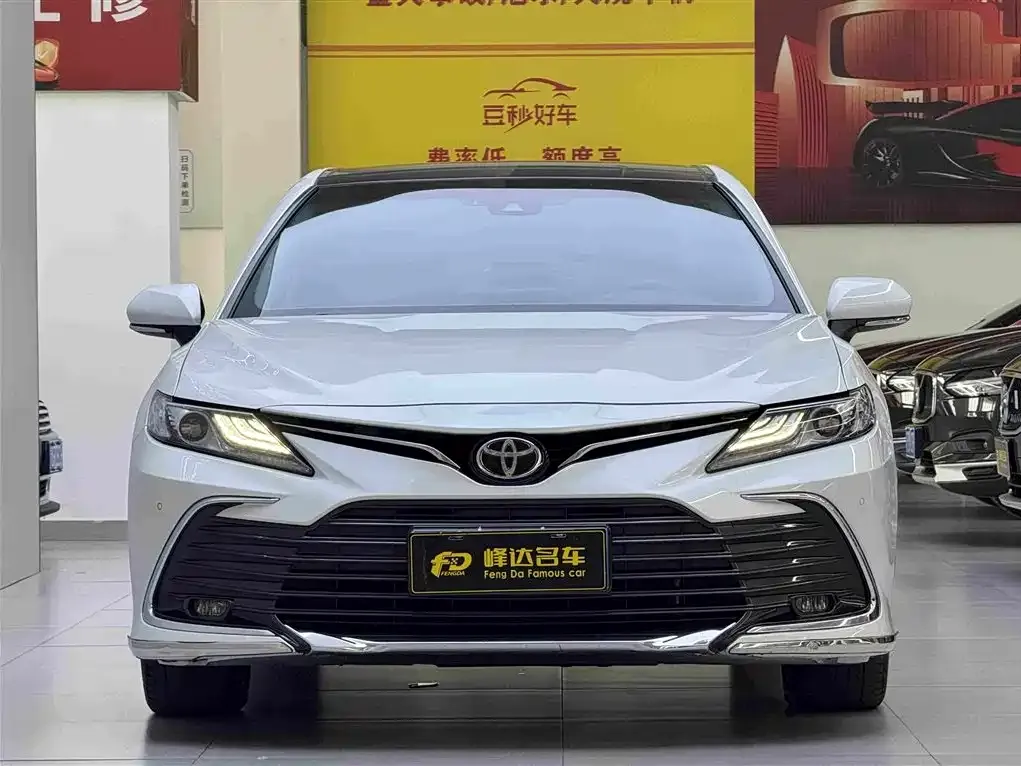 Toyota Camry — фото 3