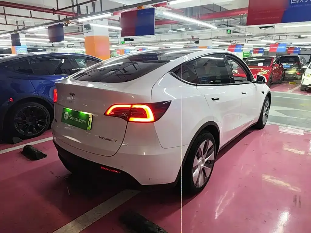 Tesla Model Y — фото 3