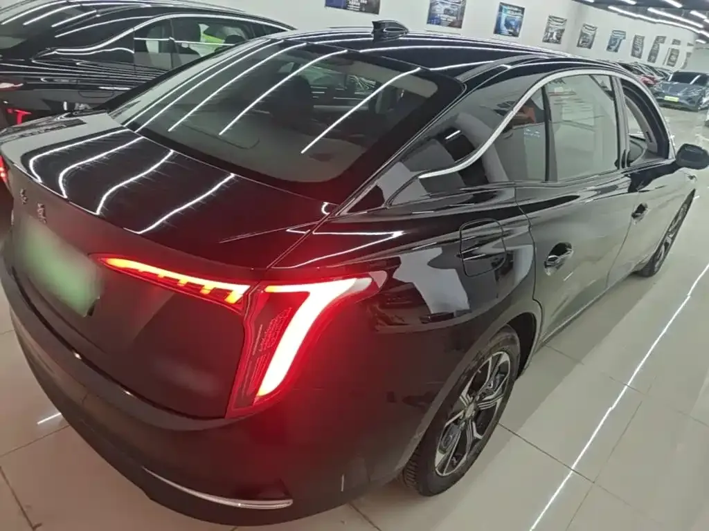 Hongqi E-QM5 — фото 3