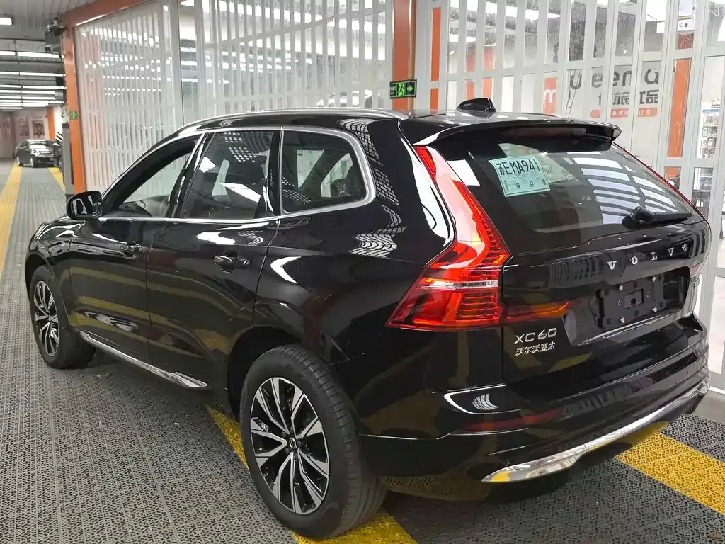 Volvo XC60 — фото 10