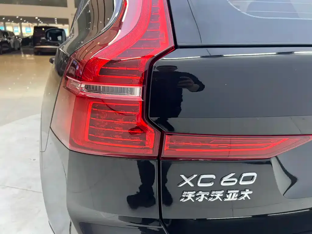 Volvo XC60 — фото 4