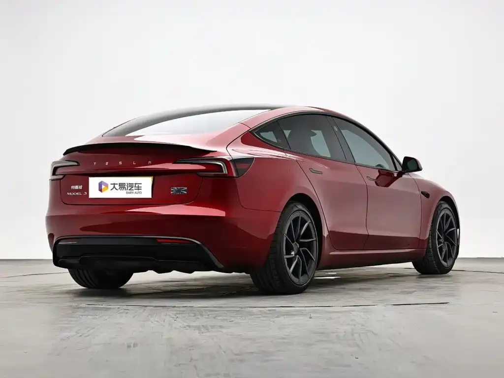 Tesla Model 3 — фото 3
