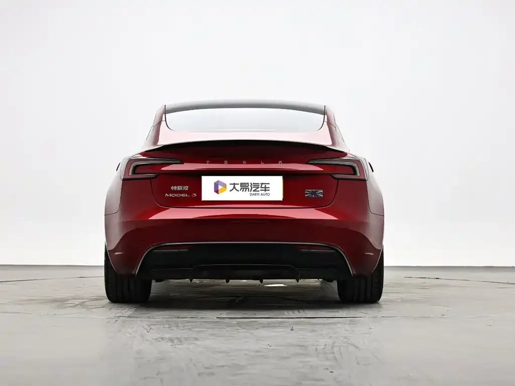 Tesla Model 3 — фото 4