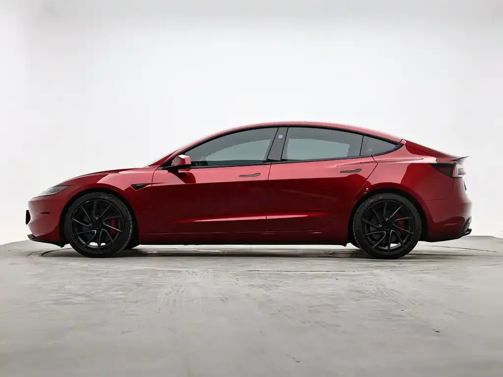 Tesla Model 3 — фото 9