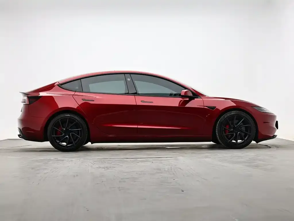 Tesla Model 3 — фото 10