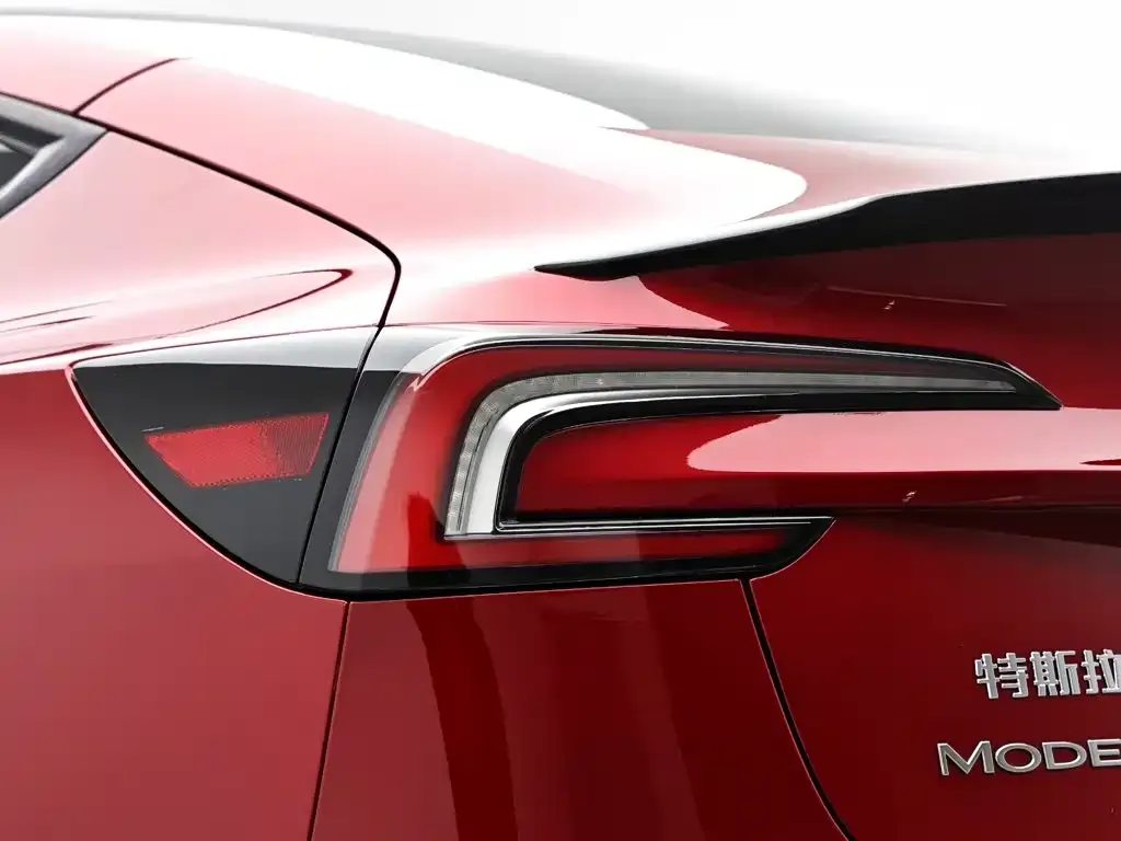Tesla Model 3 — фото 7