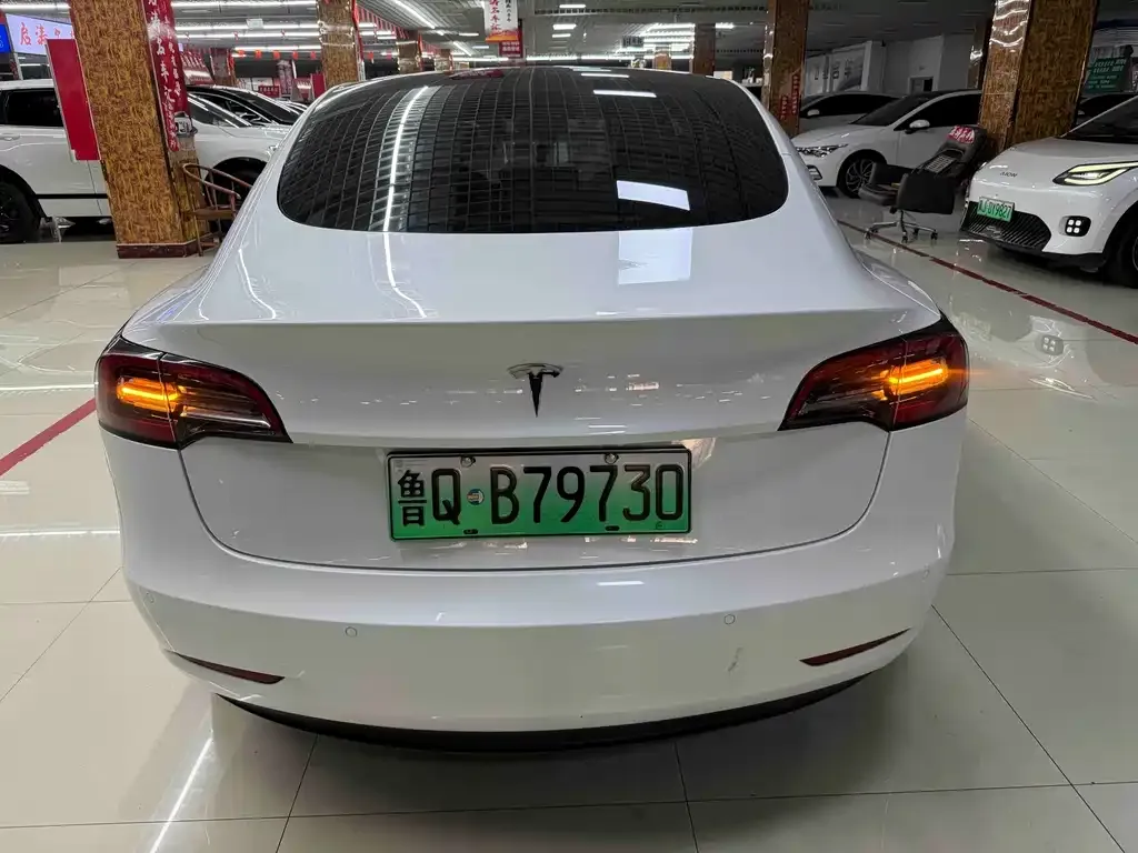 Tesla Model 3 — фото 7