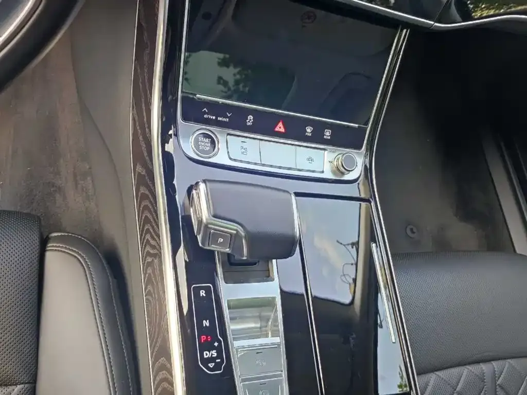 Audi A8 — фото 5