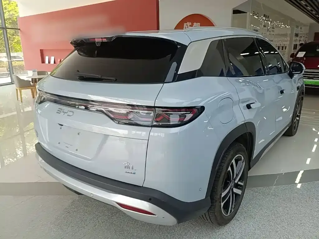 BYD L DM-i — фото 4