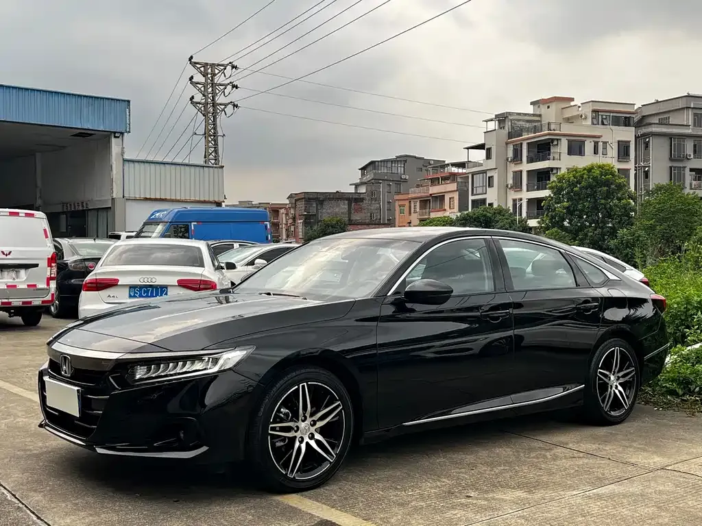 Honda Accord — фото 1