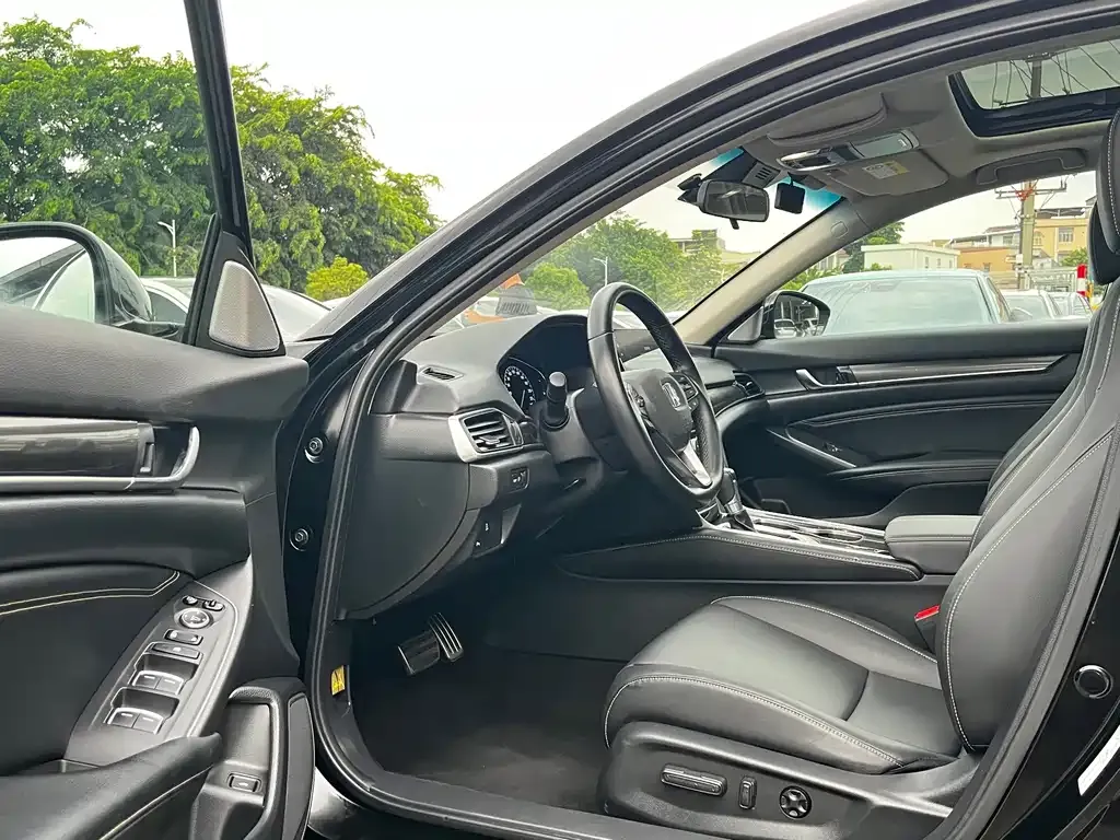 Honda Accord — фото 6