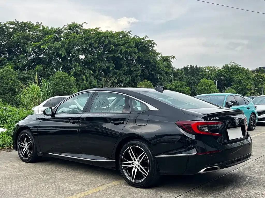 Honda Accord — фото 9